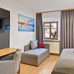 Konukevi Gaestehaus Keilhof Am Kirchberg 3*