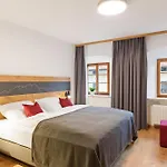 Konukevi Gaestehaus Keilhof Am Kirchberg 3*
