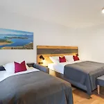 Konukevi Gaestehaus Keilhof Am Kirchberg 3*