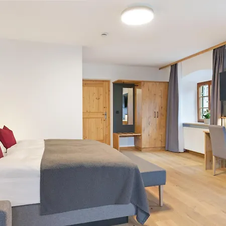 Keilhof Am Kirchberg 3*